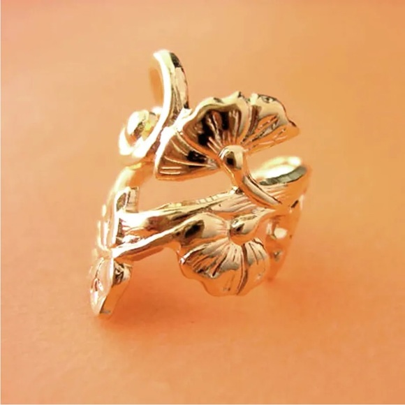 New 18k Yellow Gold Plated Leaf Ear Cuff - Picture 2 of 3